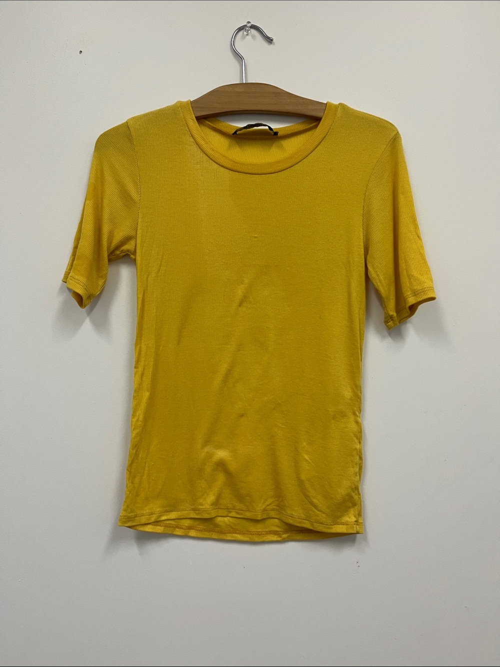 Reformation baby ribbed  Short Sleeve Crewneck Tee in Mustard Yellow size XS